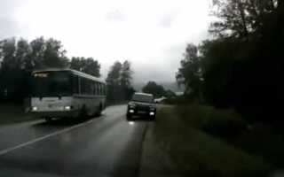 Машина тяжело едет как будто ктото держит