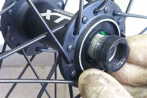 Проверка правильности посадки подшипника во втулке