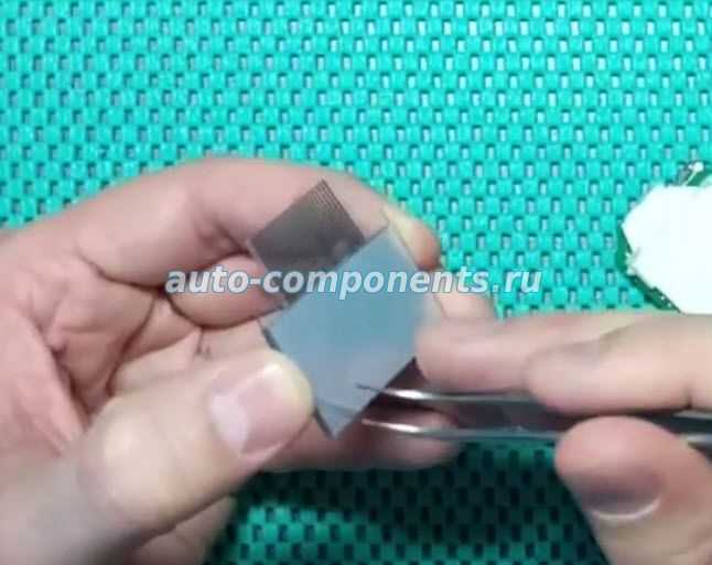 Как правильно нанести клей и зафиксировать новый шлейф