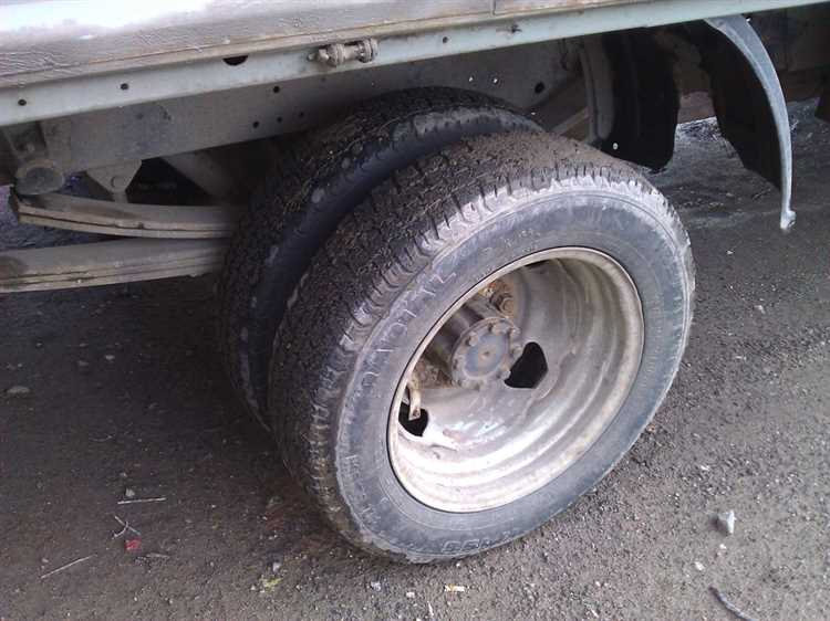Как разбортировать колесо газ 52