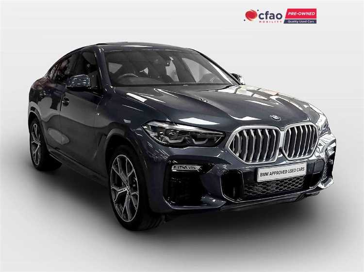 Отличия между базовой и топовой версиями BMW X6 2021 по оснащению