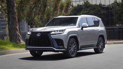 Стоимость обслуживания и страховки для Lexus LX 600 в 2024 году
