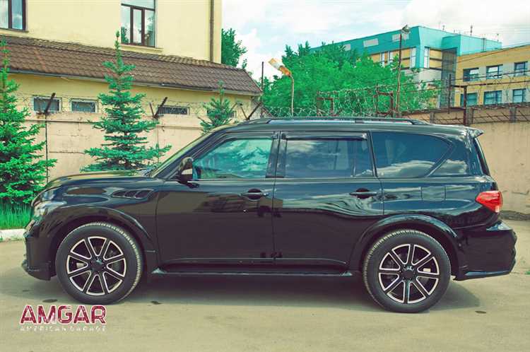 Демонтаж старых передних стоек на Infiniti QX80