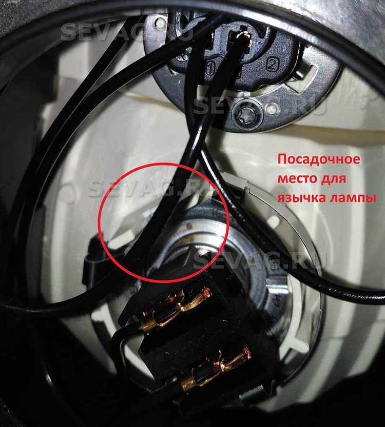 Как правильно отсоединить электрические разъемы и крепления фары