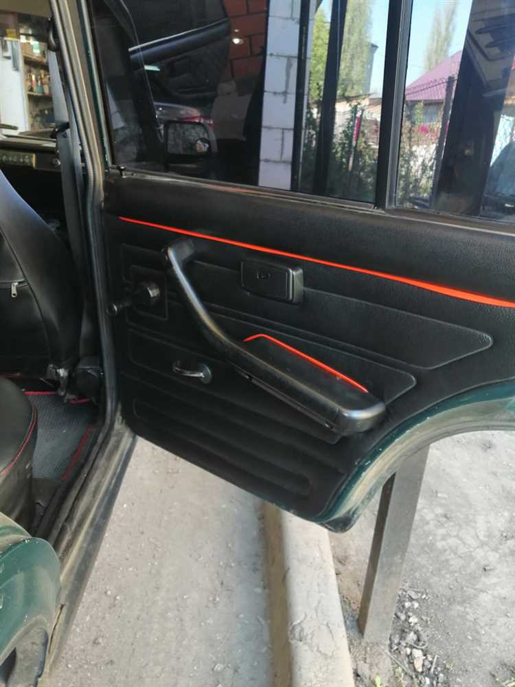 Чем зашумить дверную карту авто
